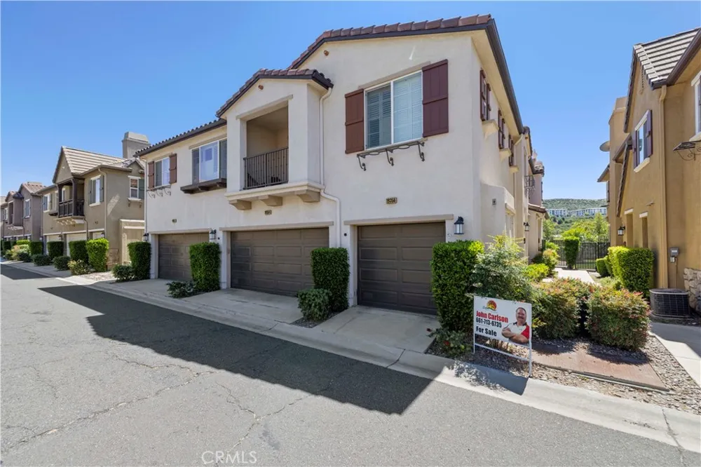 19354 Laroda Lane #165 Saugus, CA 91350
