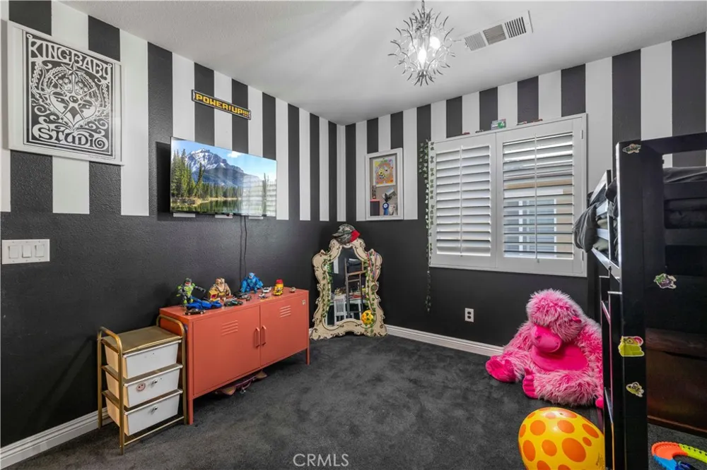 19354 Laroda Lane #165 Saugus, CA 91350