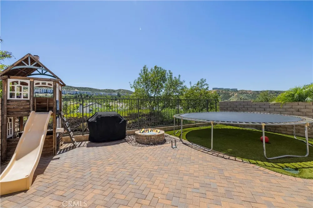19354 Laroda Lane #165 Saugus, CA 91350