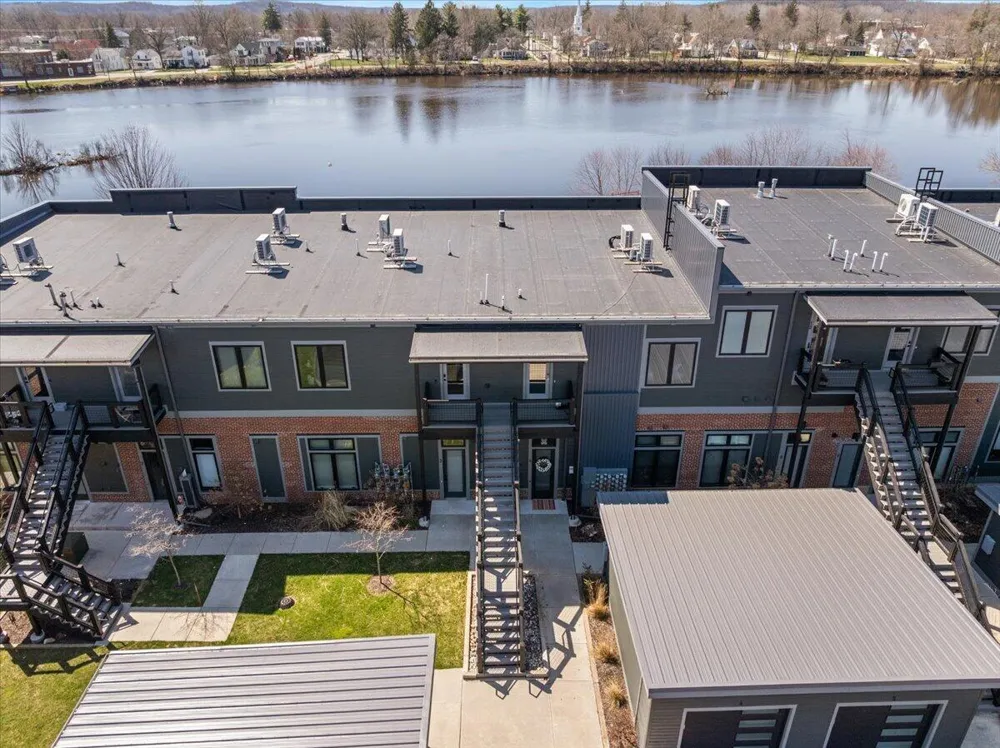 220 King Street #10 Lowell, MI 49331