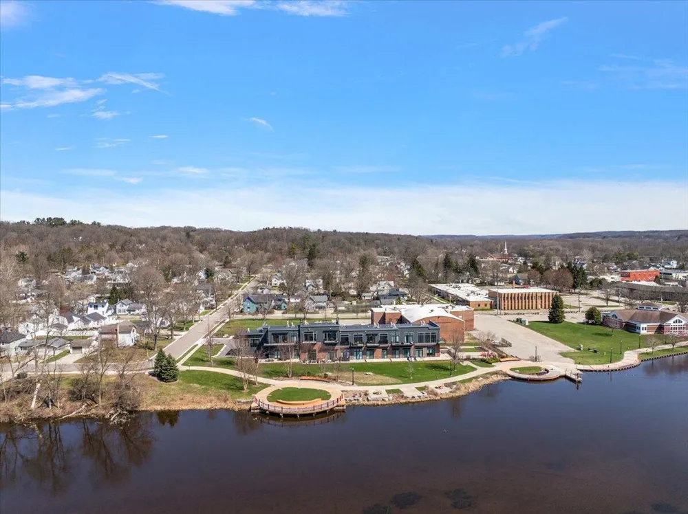 220 King Street #10 Lowell, MI 49331
