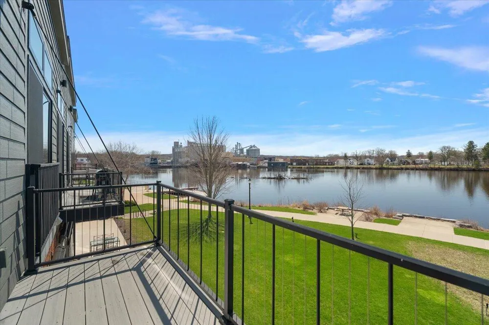 220 King Street #10 Lowell, MI 49331