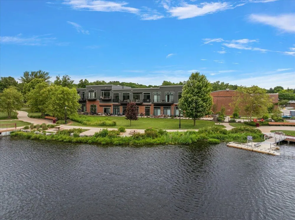 220 King Street #10 Lowell, MI 49331