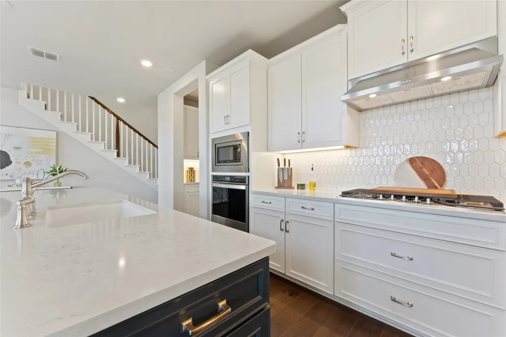1825 Hazy Hills Loop Dripping Springs, TX 78620