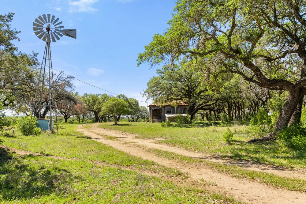 1318 Klett Ranch Road Johnson City, TX 78636