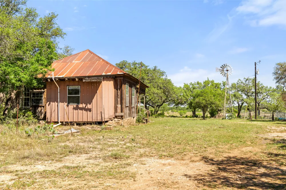 1318 Klett Ranch Road Johnson City, TX 78636