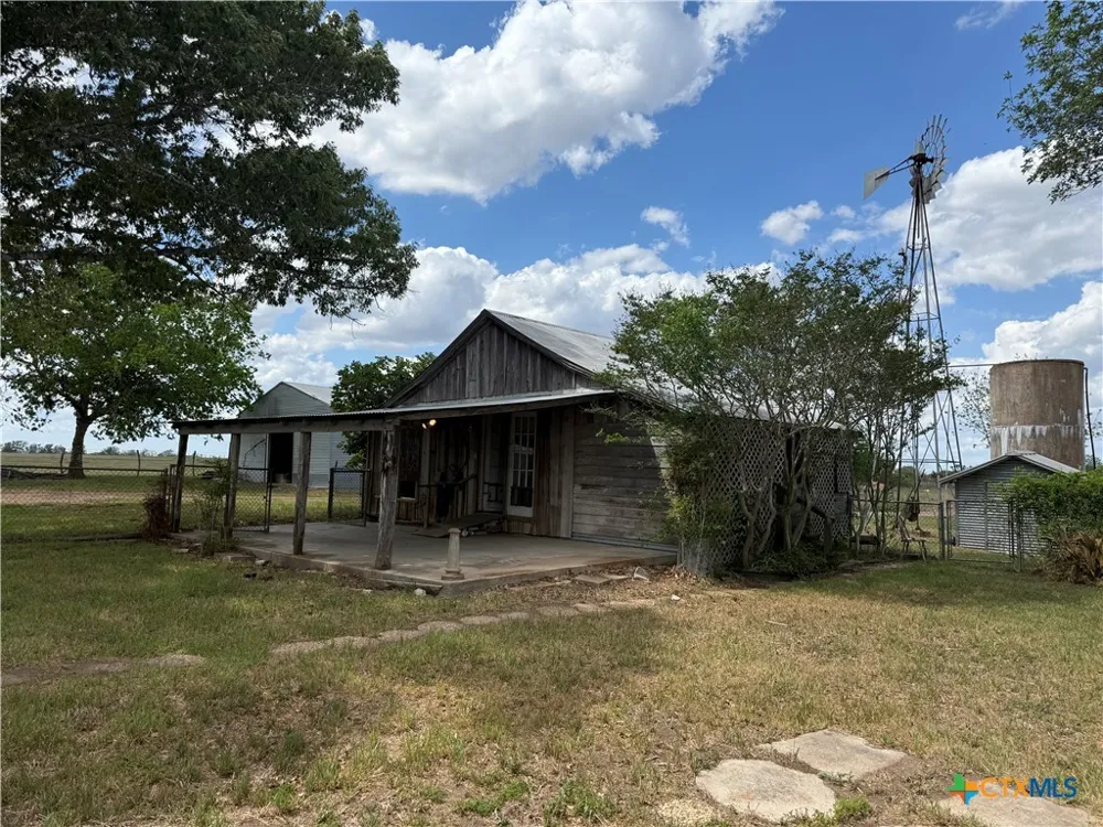 4489 County Road 240 Hallettsville, TX 77964
