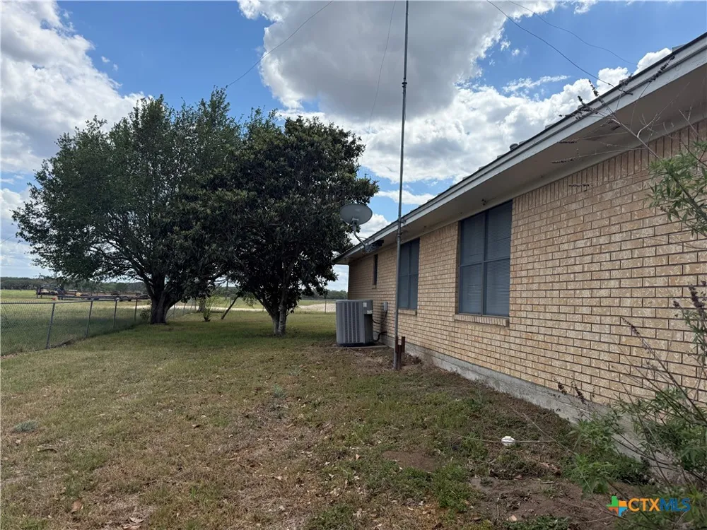 4489 County Road 240 Hallettsville, TX 77964