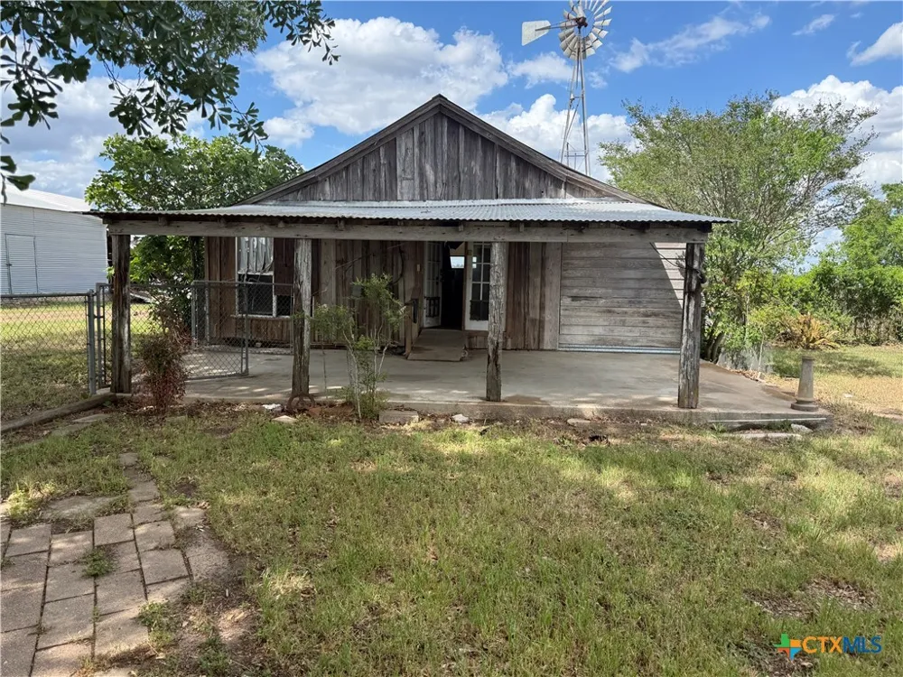 4489 County Road 240 Hallettsville, TX 77964