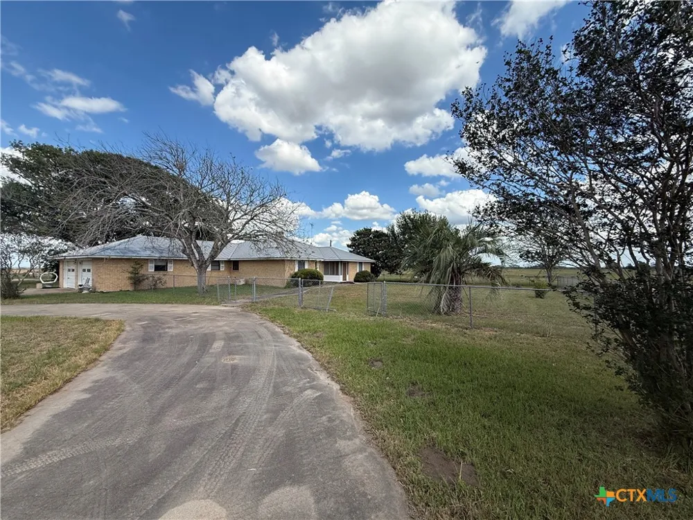 4489 County Road 240 Hallettsville, TX 77964