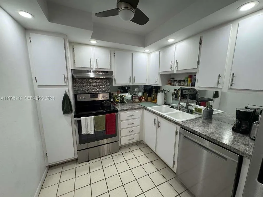 1200 Saint Charles Pl #321 Pembroke Pines, FL 33026