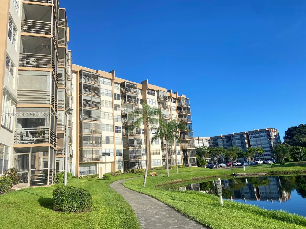 1200 Saint Charles Pl #321 Pembroke Pines, FL 33026