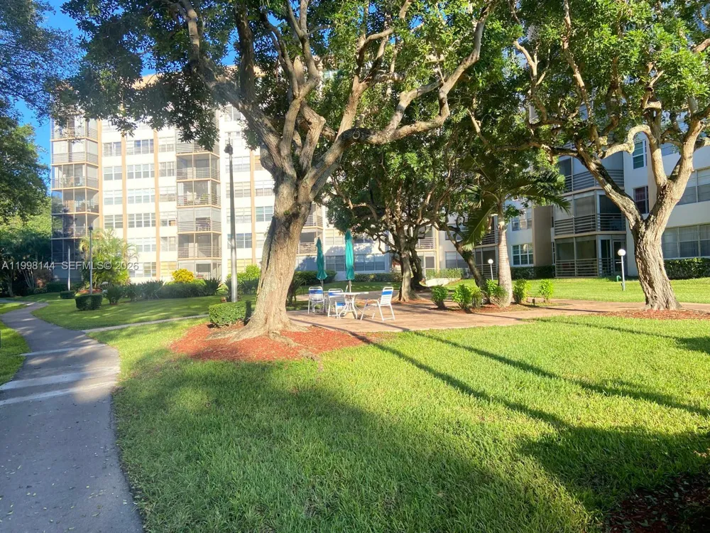 1200 Saint Charles Pl #321 Pembroke Pines, FL 33026