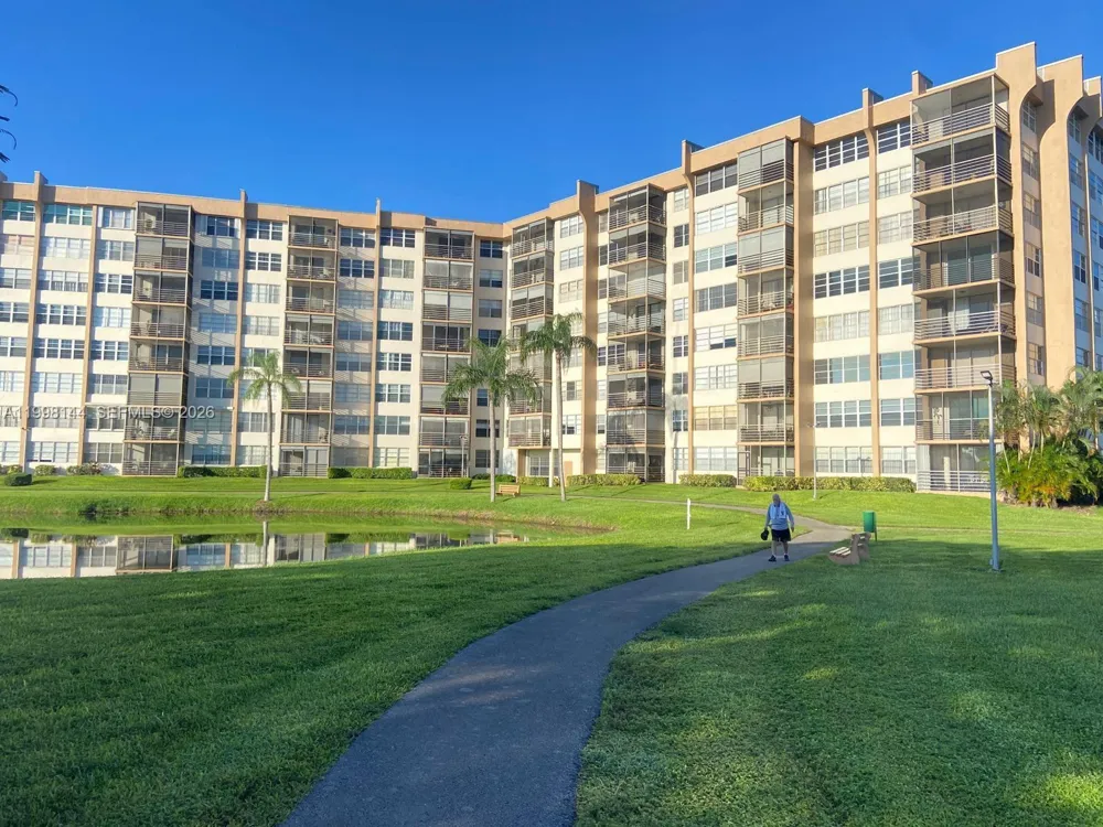 1200 Saint Charles Pl #321 Pembroke Pines, FL 33026