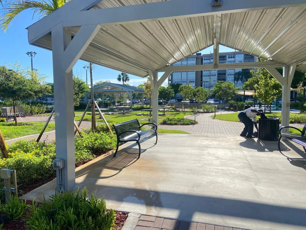 1200 Saint Charles Pl #321 Pembroke Pines, FL 33026