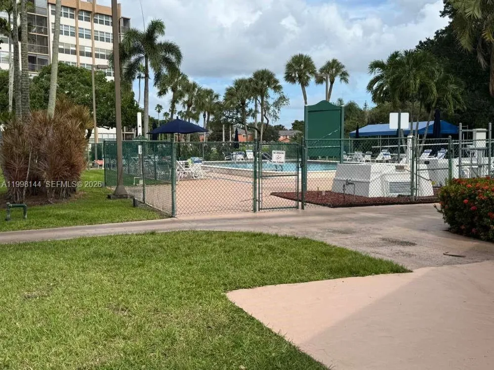 1200 Saint Charles Pl #321 Pembroke Pines, FL 33026
