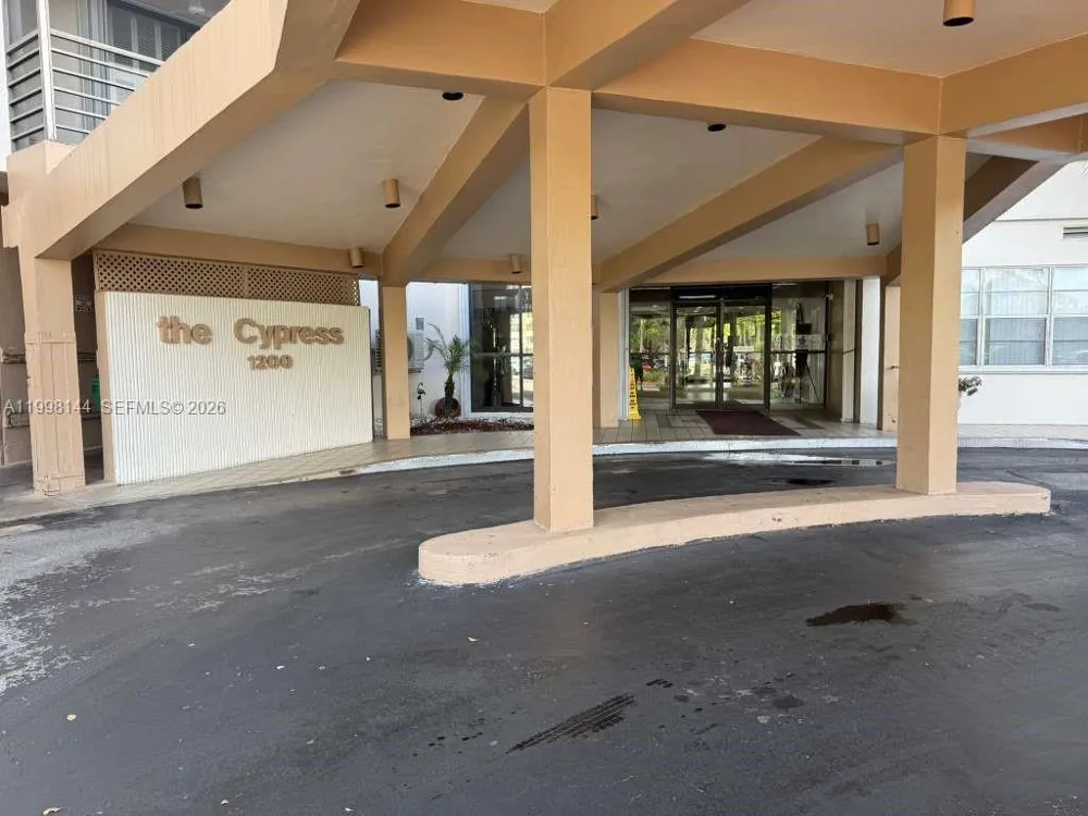 1200 Saint Charles Pl #321 Pembroke Pines, FL 33026
