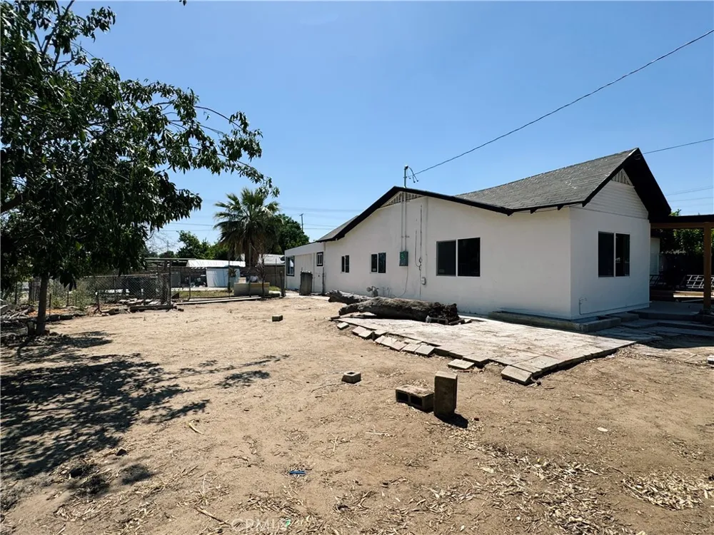 420 W K STREET Colton, CA 92324