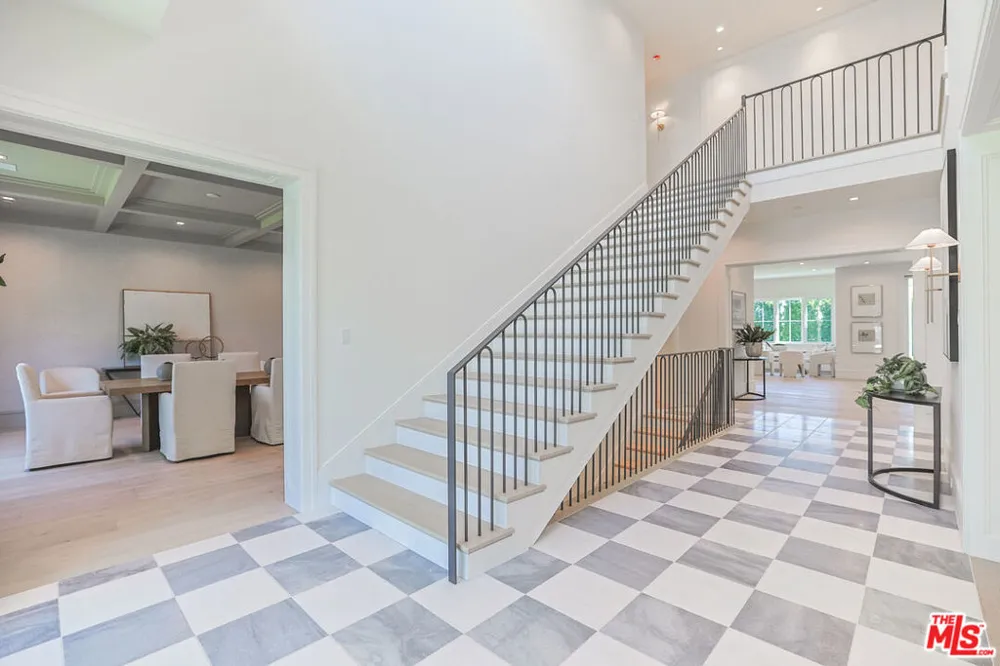1072 Amalfi Drive Pacific Palisades, CA 90272