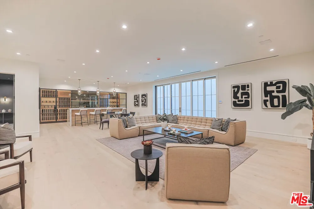 1072 Amalfi Drive Pacific Palisades, CA 90272