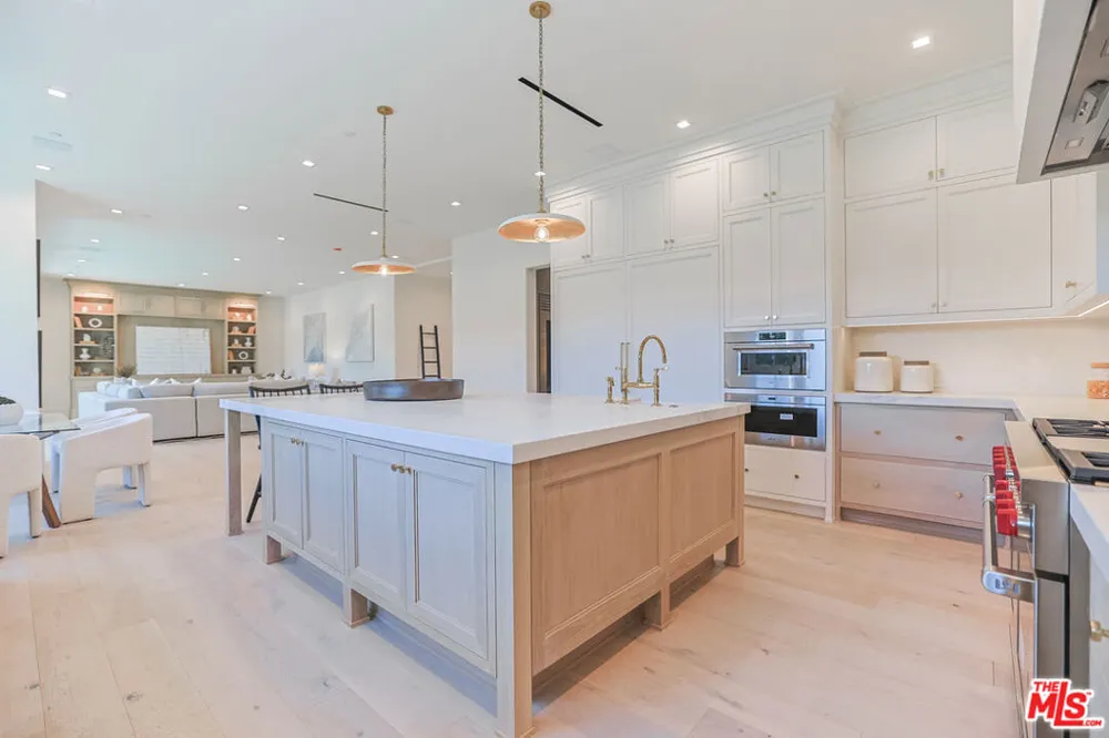 1072 Amalfi Drive Pacific Palisades, CA 90272