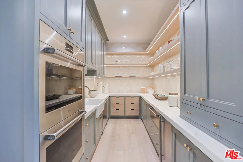 1072 Amalfi Drive Pacific Palisades, CA 90272