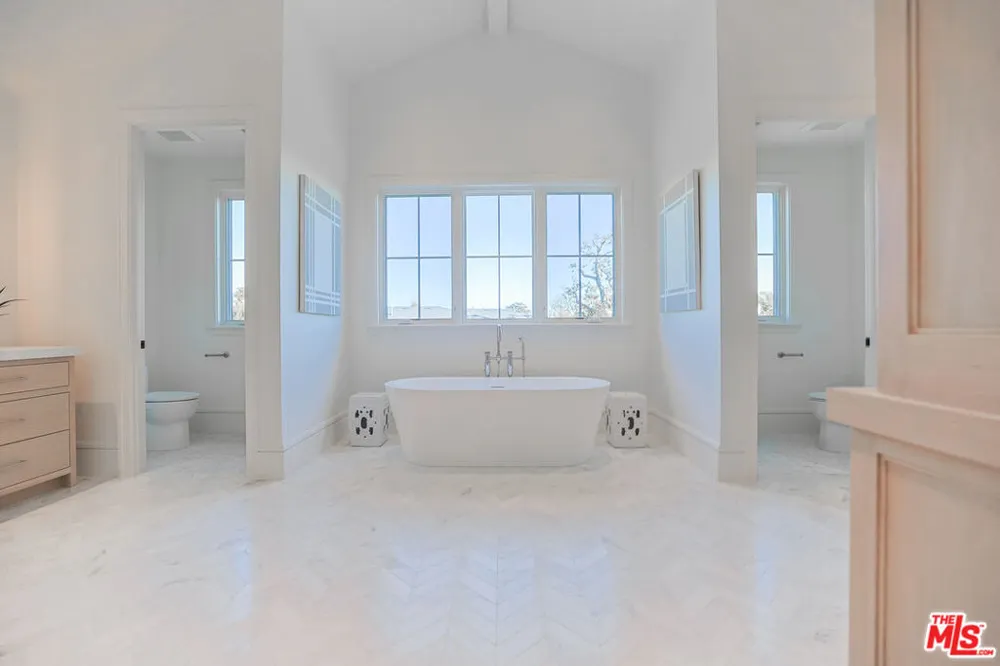 1072 Amalfi Drive Pacific Palisades, CA 90272