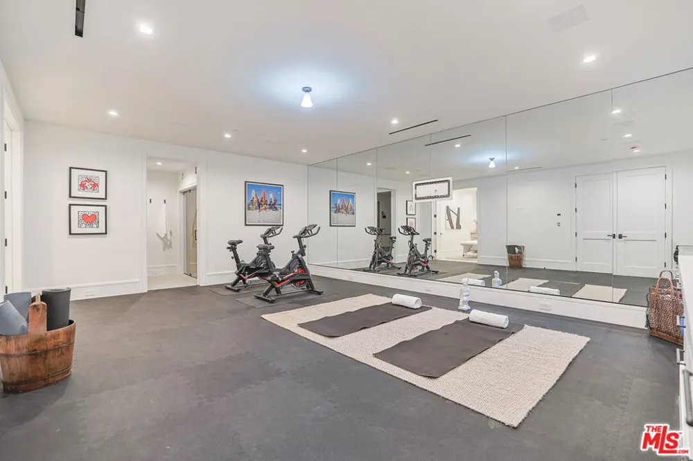 1072 Amalfi Drive Pacific Palisades, CA 90272