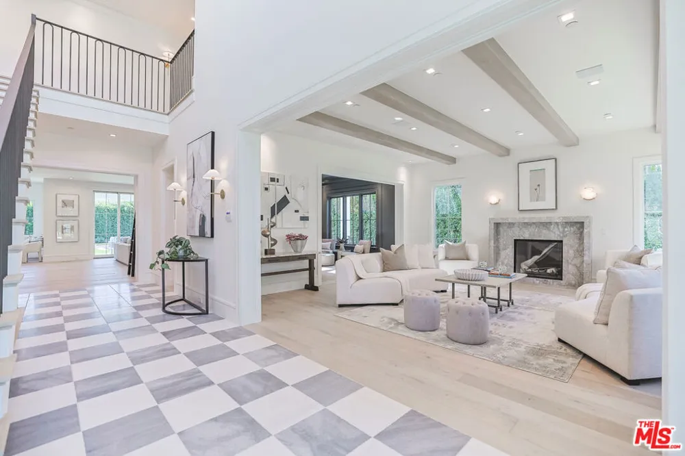 1072 Amalfi Drive Pacific Palisades, CA 90272