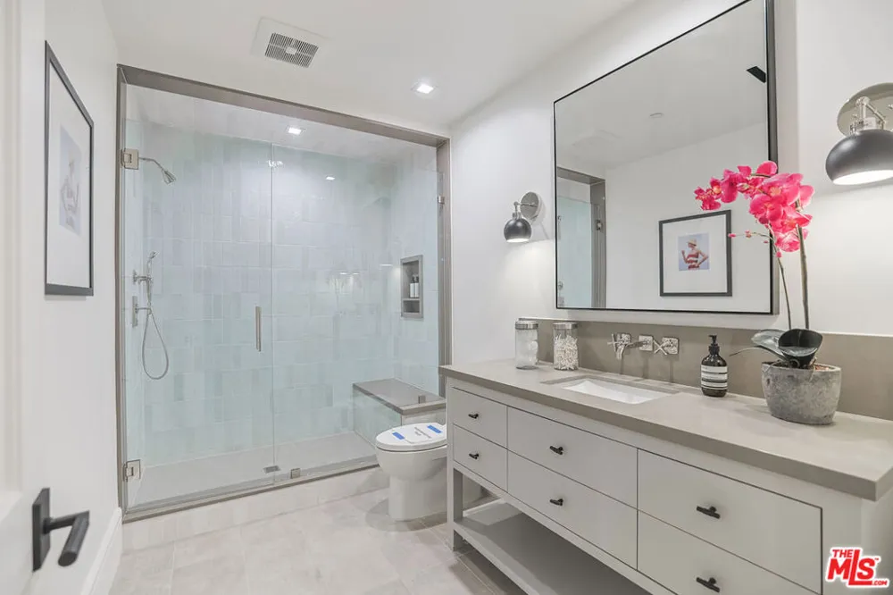 1072 Amalfi Drive Pacific Palisades, CA 90272