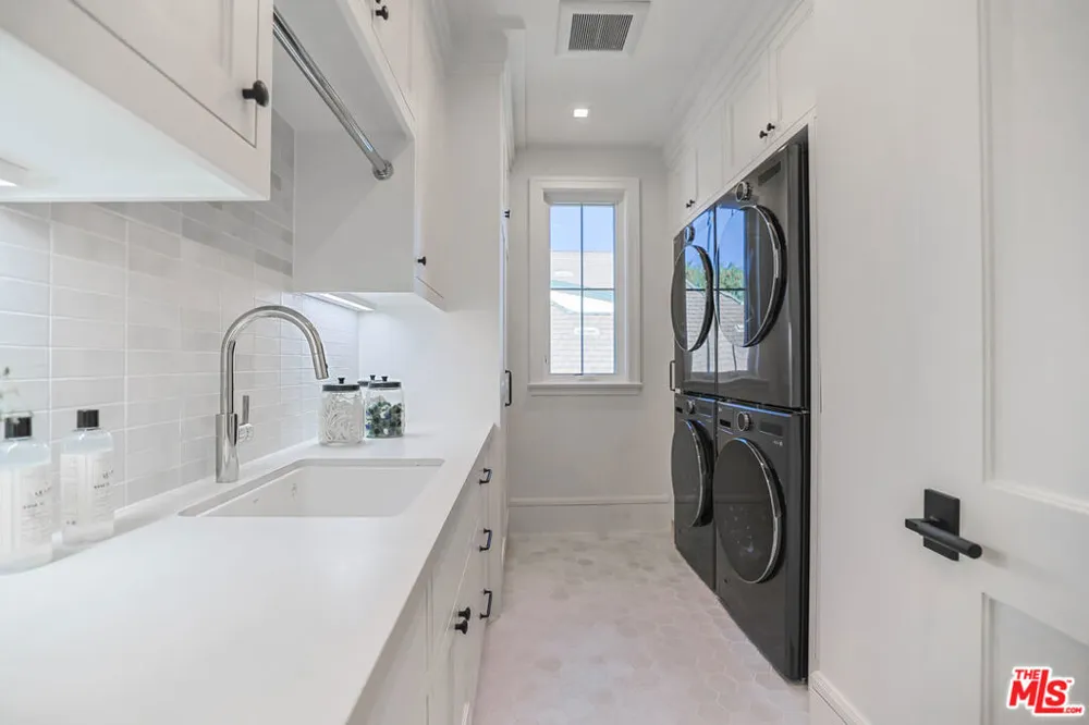 1072 Amalfi Drive Pacific Palisades, CA 90272