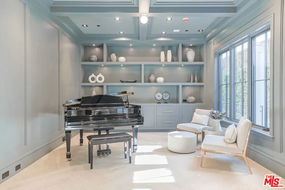 1072 Amalfi Drive Pacific Palisades, CA 90272