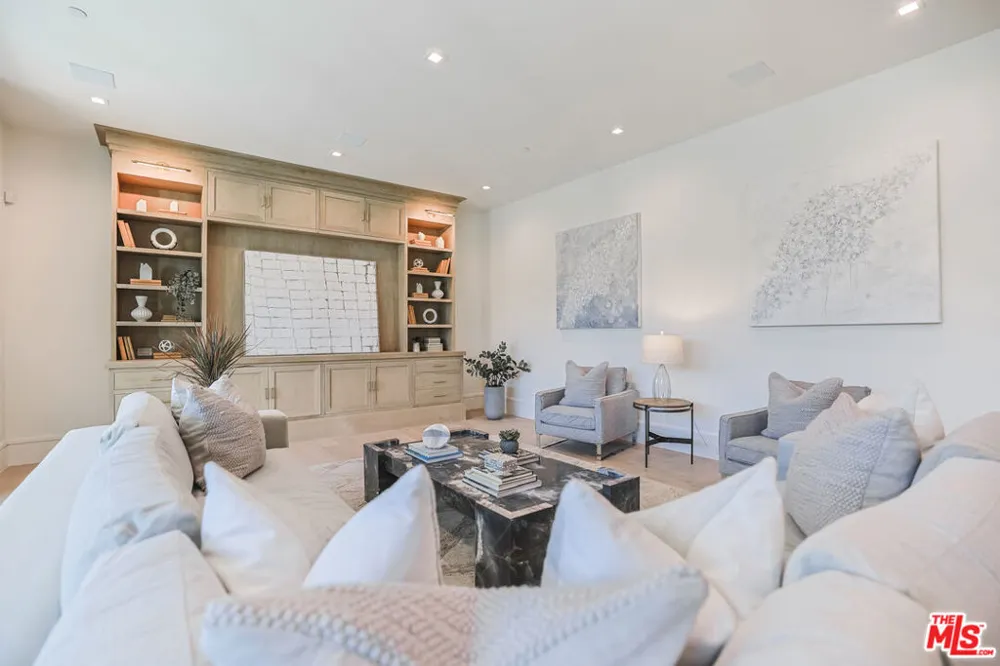 1072 Amalfi Drive Pacific Palisades, CA 90272