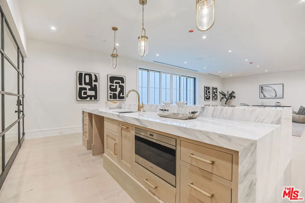 1072 Amalfi Drive Pacific Palisades, CA 90272