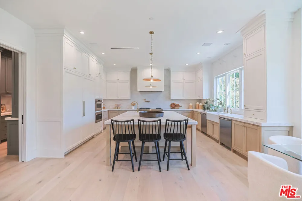 1072 Amalfi Drive Pacific Palisades, CA 90272