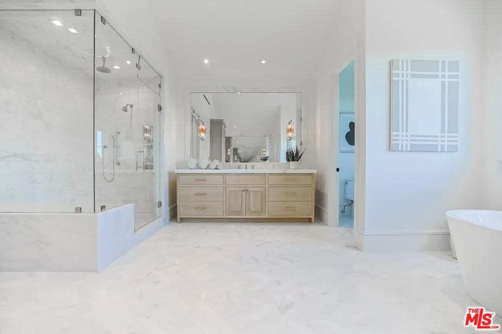 1072 Amalfi Drive Pacific Palisades, CA 90272