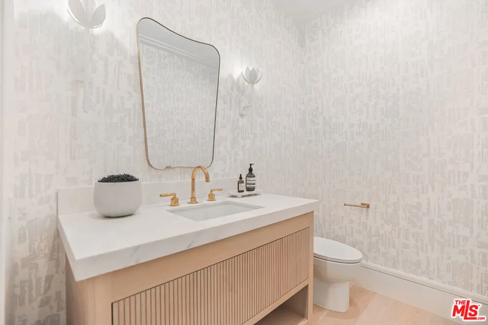 1072 Amalfi Drive Pacific Palisades, CA 90272