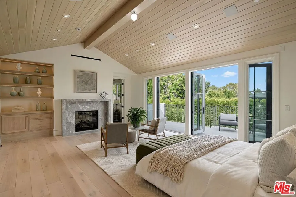 1072 Amalfi Drive Pacific Palisades, CA 90272