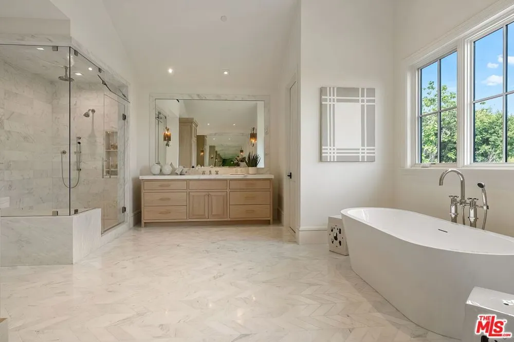 1072 Amalfi Drive Pacific Palisades, CA 90272