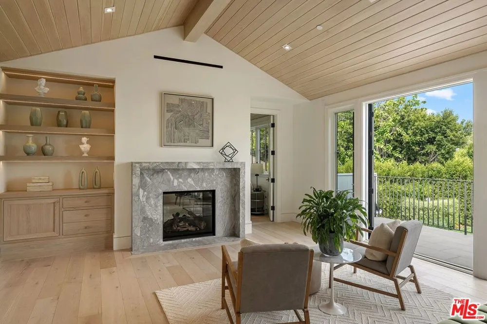 1072 Amalfi Drive Pacific Palisades, CA 90272