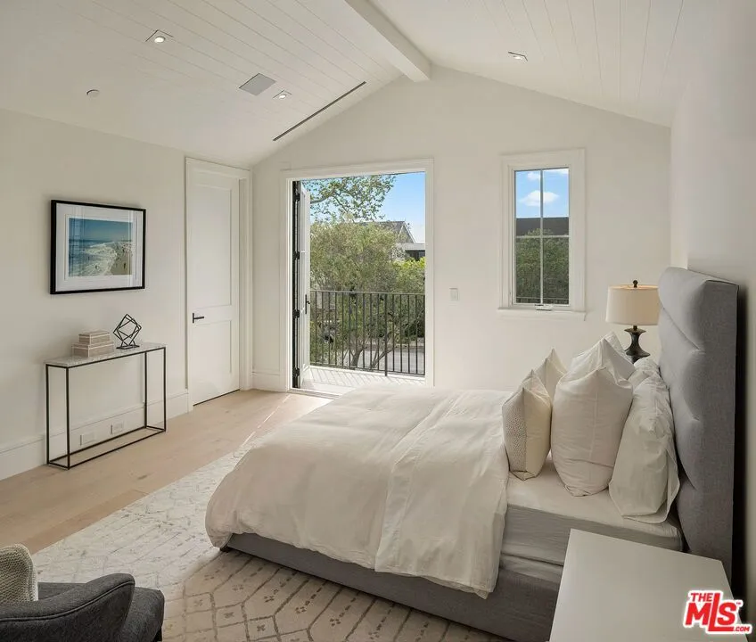 1072 Amalfi Drive Pacific Palisades, CA 90272