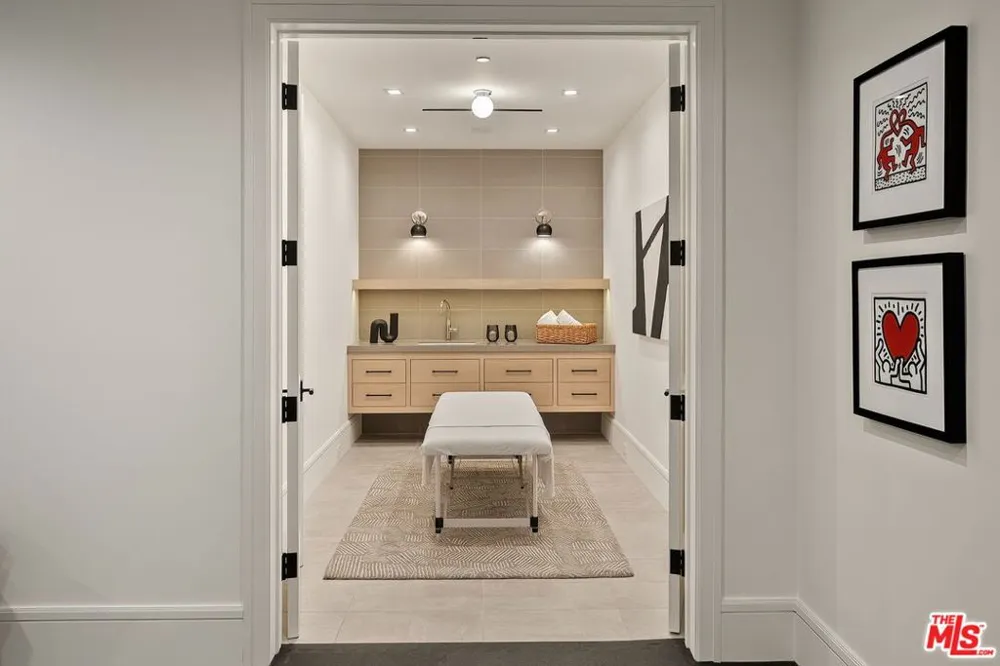 1072 Amalfi Drive Pacific Palisades, CA 90272