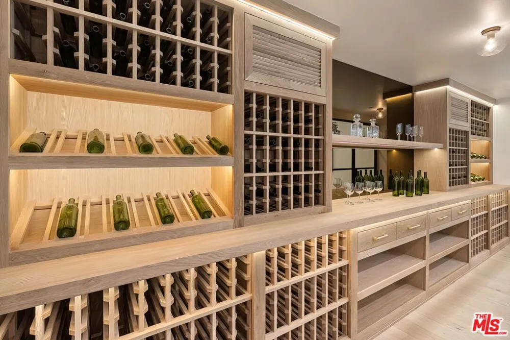 1072 Amalfi Drive Pacific Palisades, CA 90272