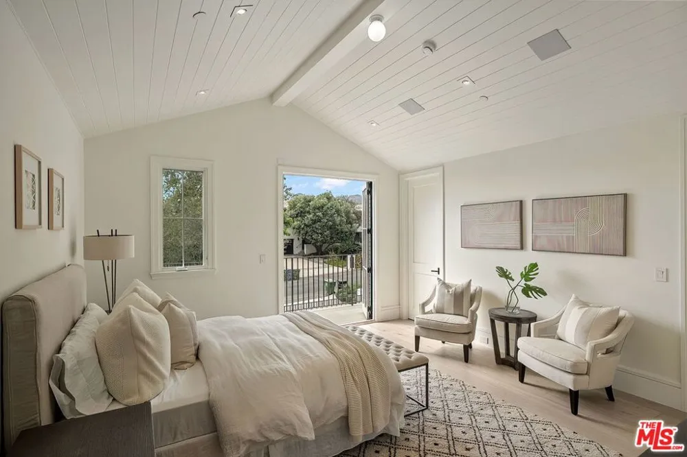 1072 Amalfi Drive Pacific Palisades, CA 90272