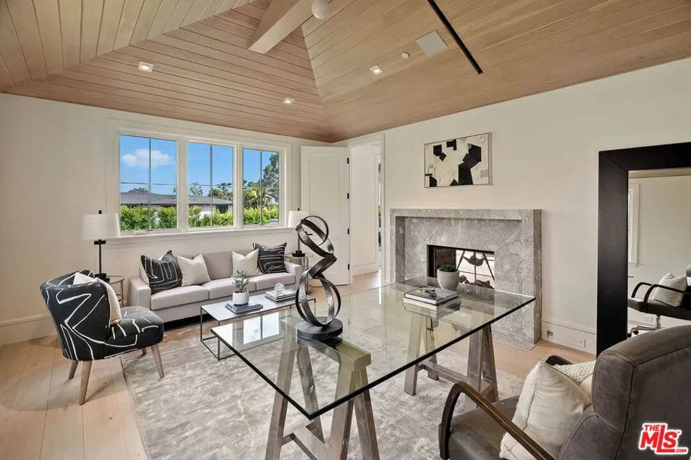1072 Amalfi Drive Pacific Palisades, CA 90272