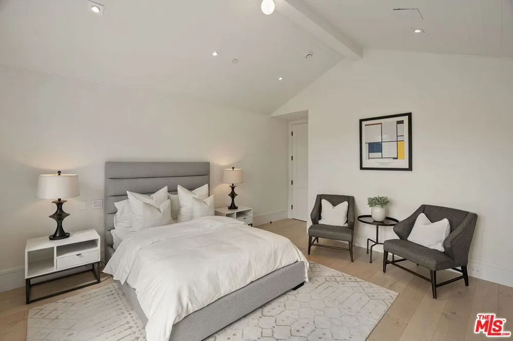 1072 Amalfi Drive Pacific Palisades, CA 90272
