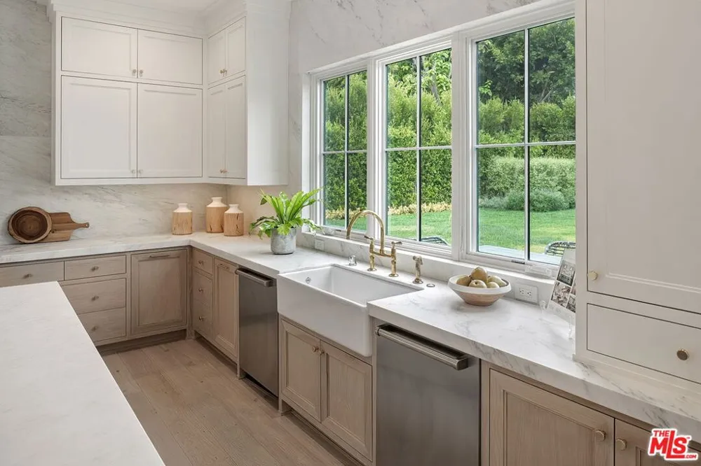 1072 Amalfi Drive Pacific Palisades, CA 90272