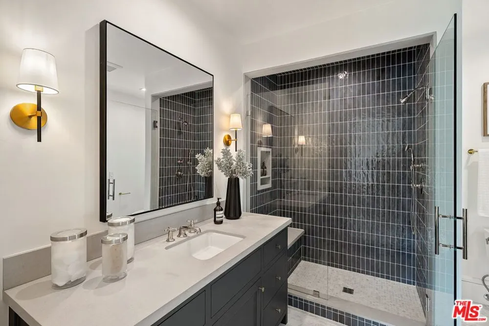 1072 Amalfi Drive Pacific Palisades, CA 90272