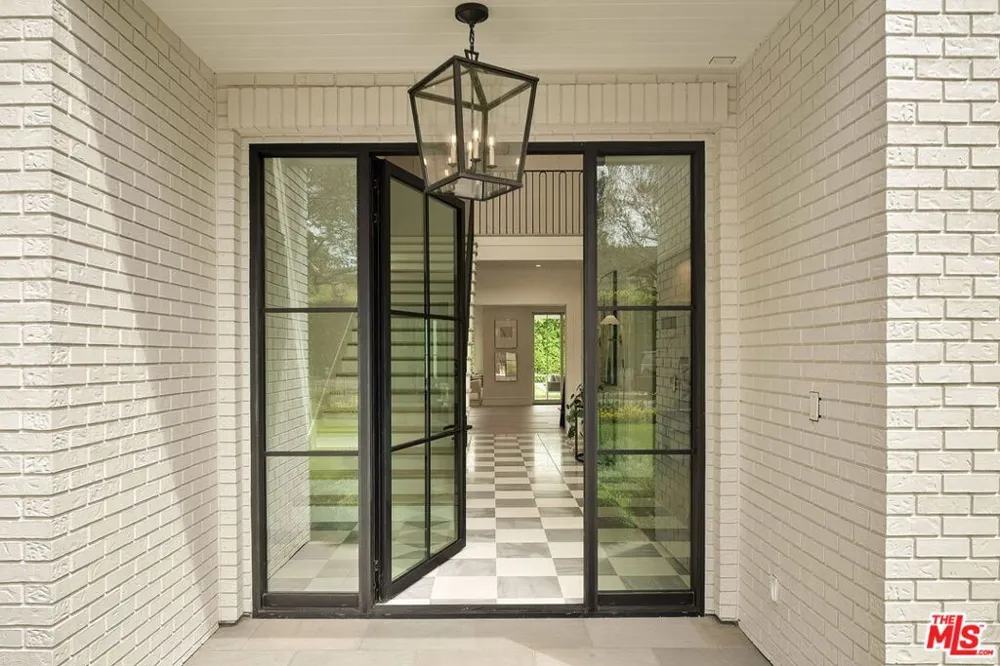 1072 Amalfi Drive Pacific Palisades, CA 90272