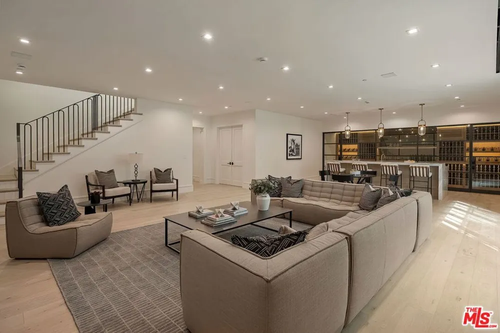 1072 Amalfi Drive Pacific Palisades, CA 90272